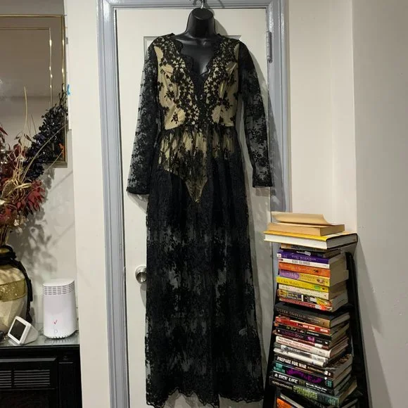 Forever 21 | Dresses | Forever 2 Black And Tan Lace Maxi Size M | Poshmark